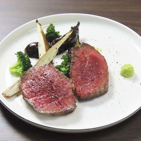 国産牛の炭火焼き